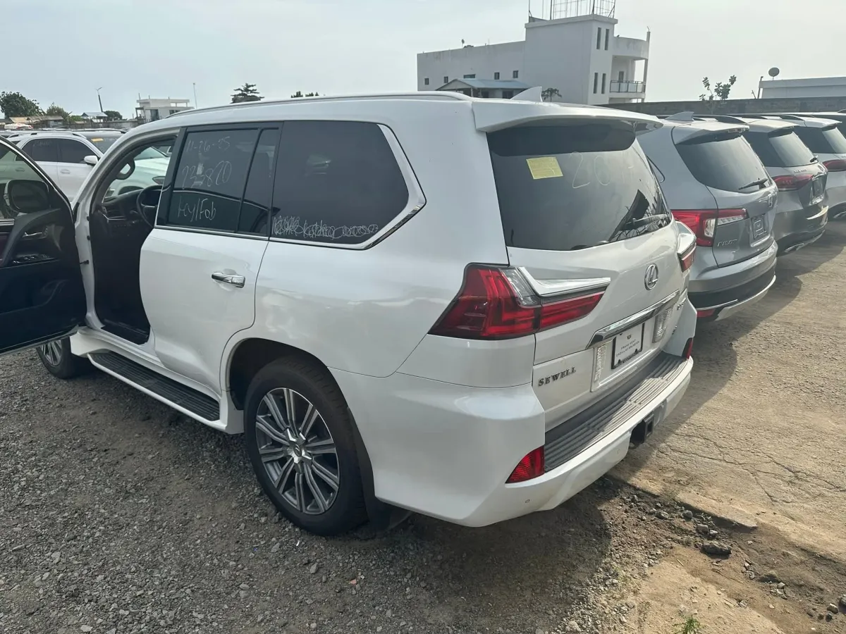 2017 Lexus LX570 - Image 3