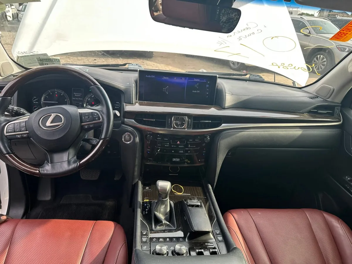 2017 Lexus LX570 - Image 5