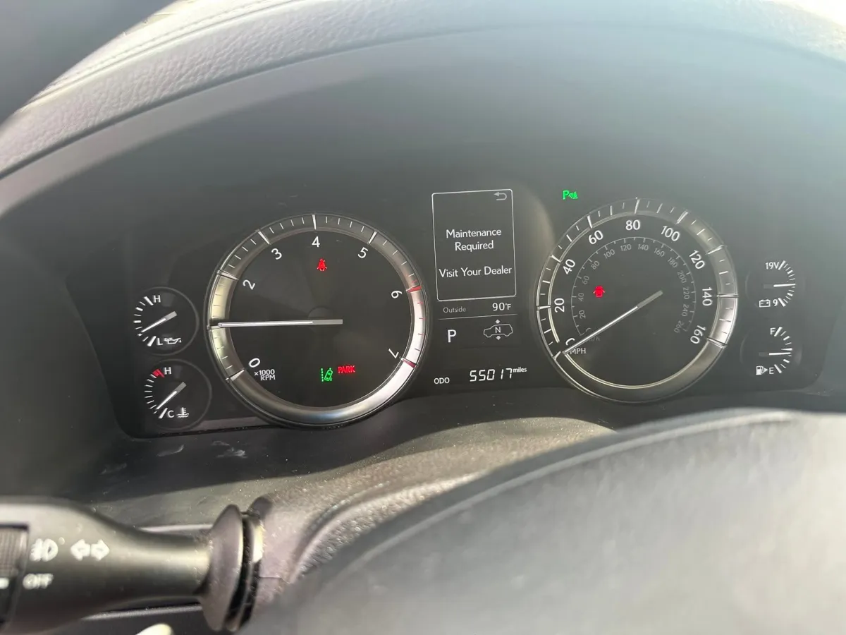 2017 Lexus LX570 - Image 6