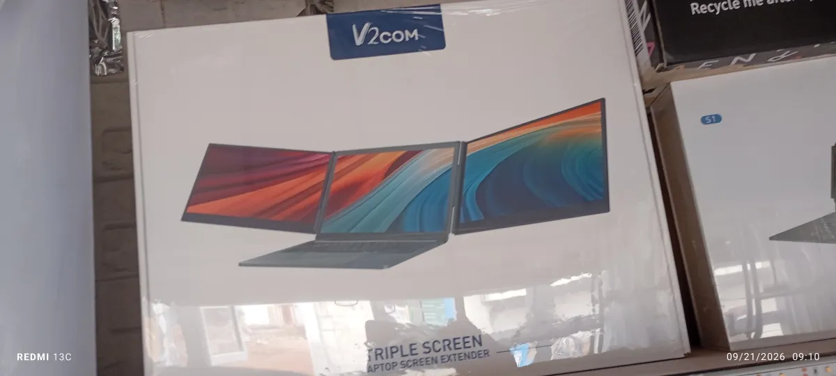 V2com Triple screen monitor - Image 1