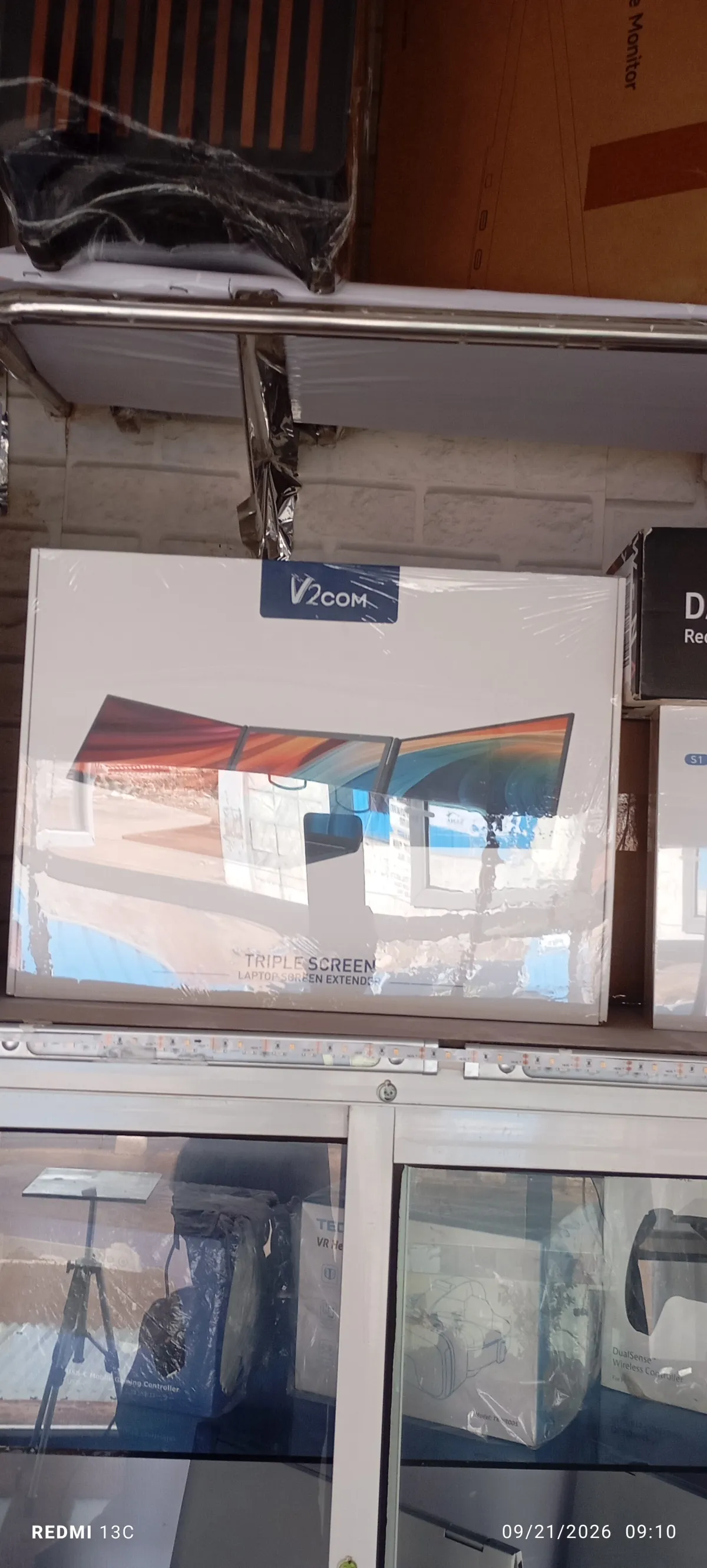 V2com Triple screen monitor - Image 2