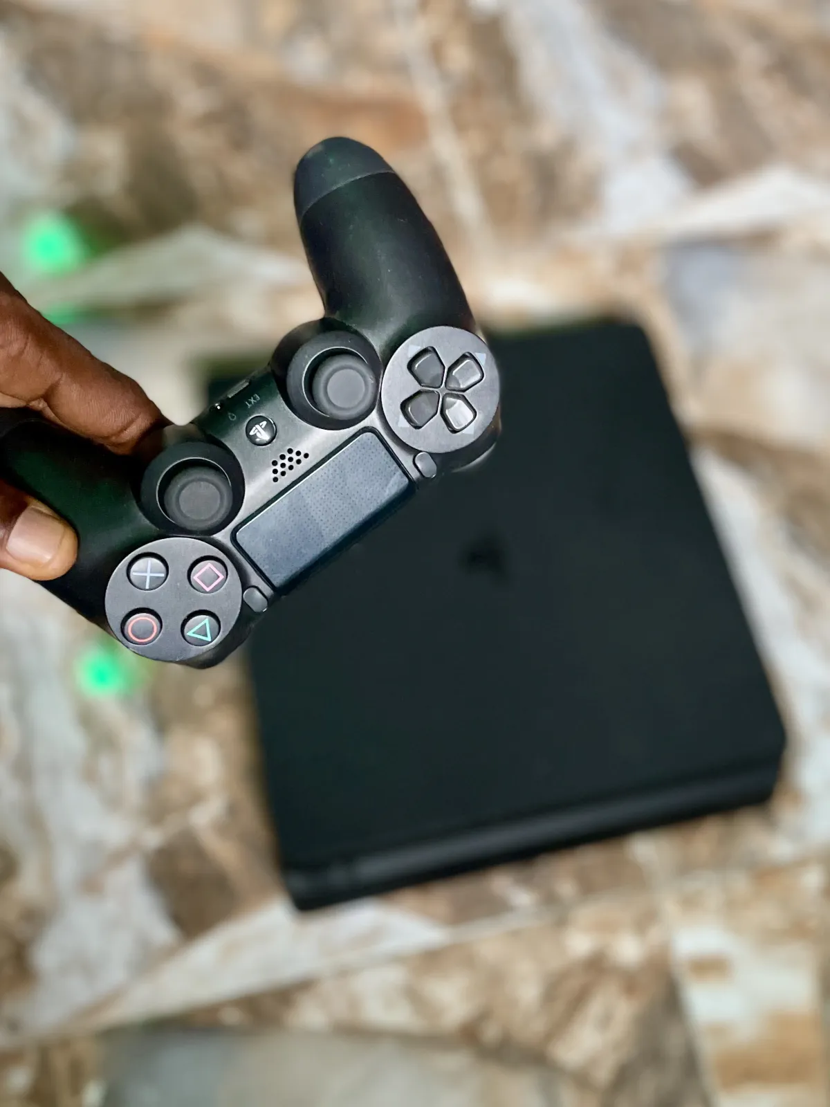 PlayStation 4 Slim - Image 3
