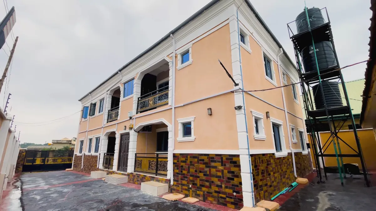 2 bedroom flat in Abeokuta - Image 2