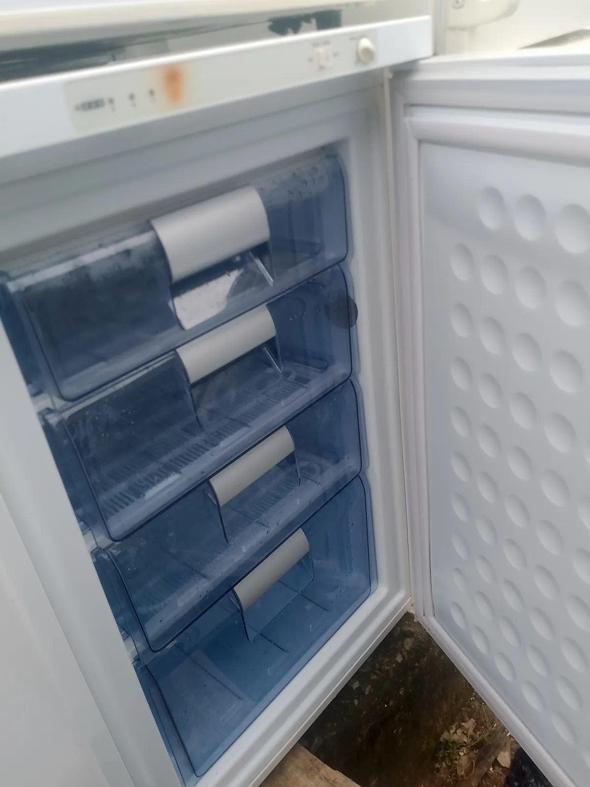 Immaculate Table Top Freezer For Sale - Image 3
