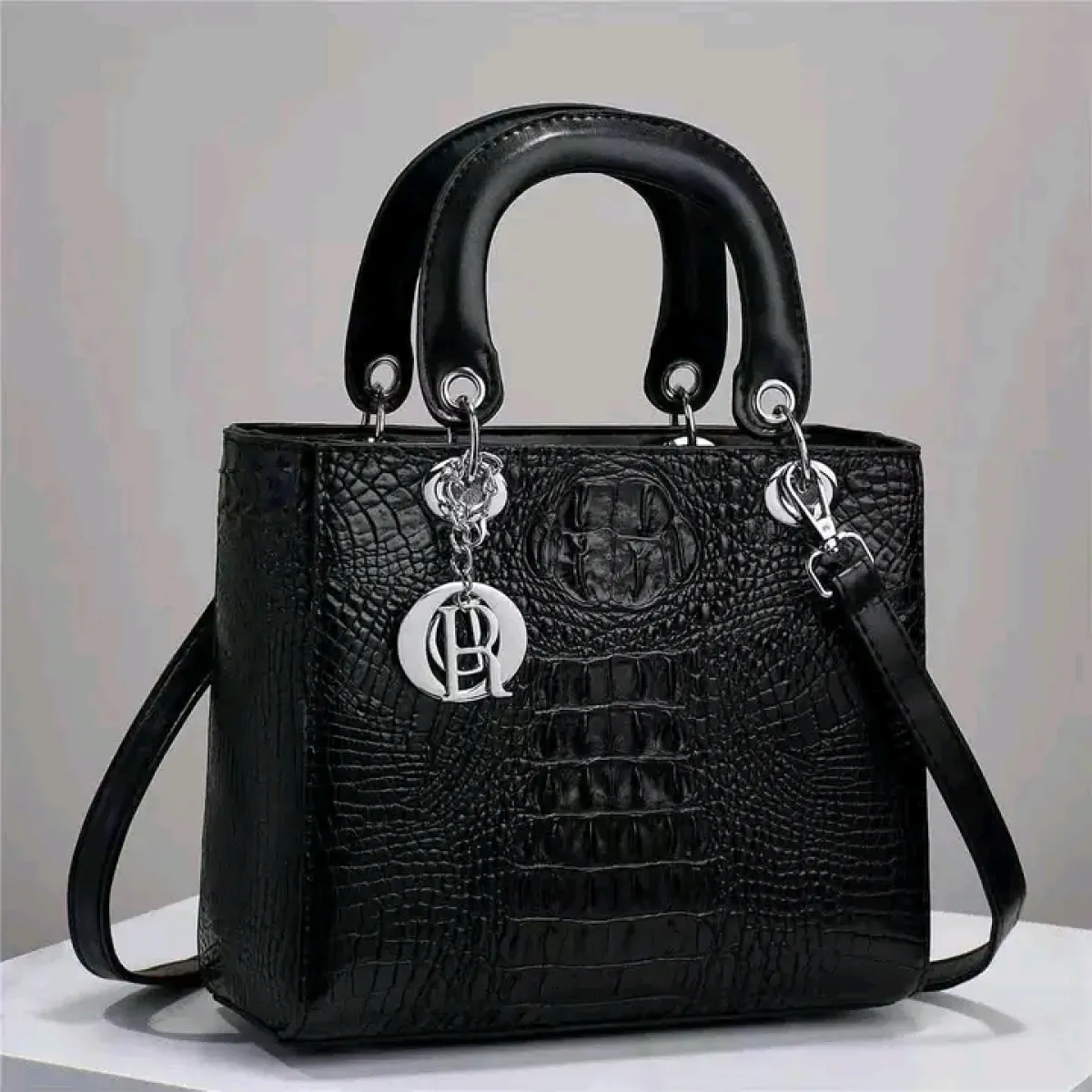 Ladies hand bags - Image 1