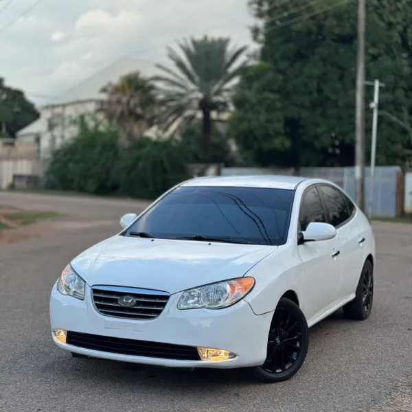 2004 Hyundai Elantra model
