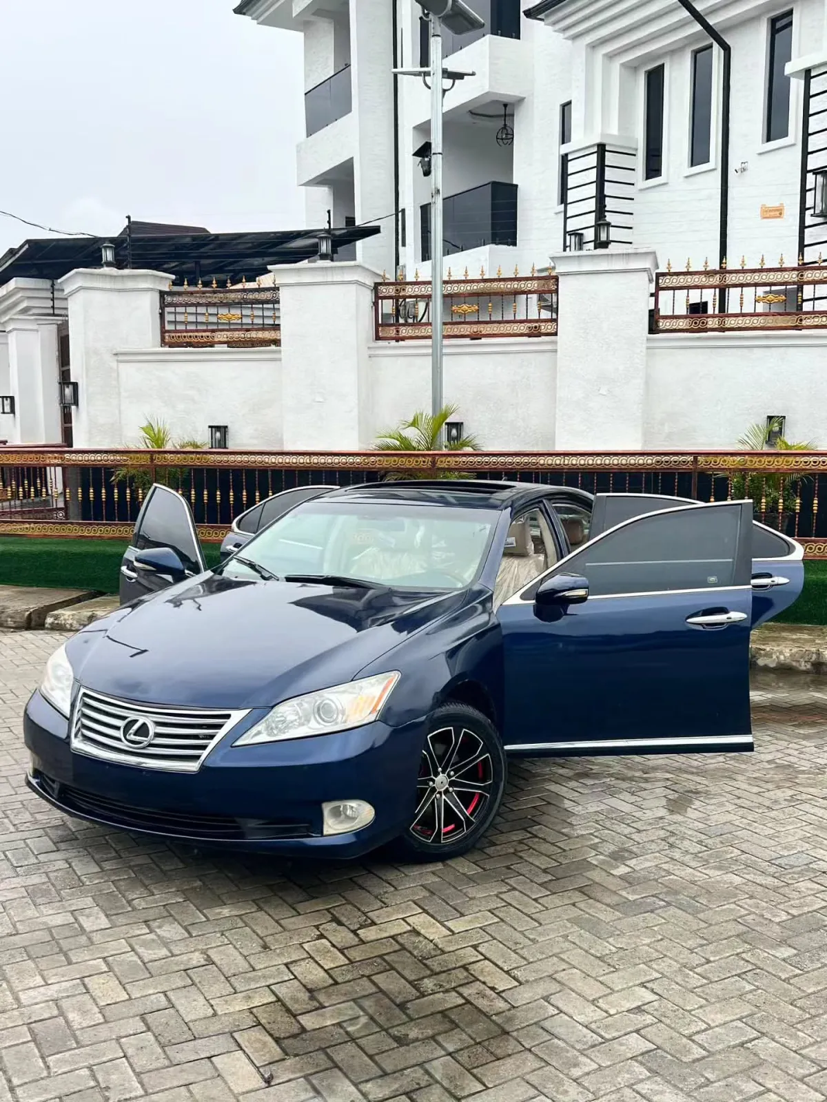 2010 Lexus Es 350 model - Image 1