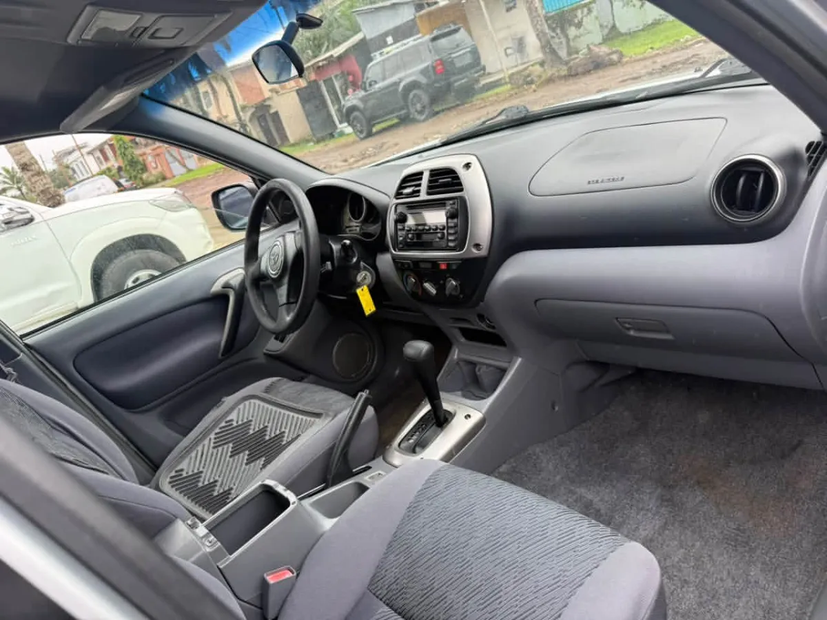 2003 Toyota Rav4 model - Image 2