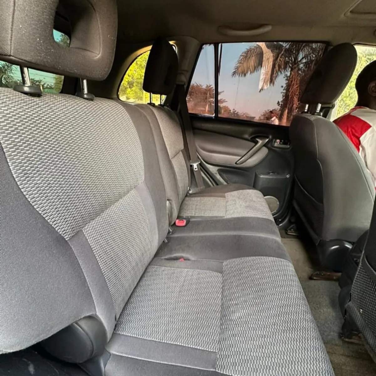 2005 Toyota RAV4 model - Image 4