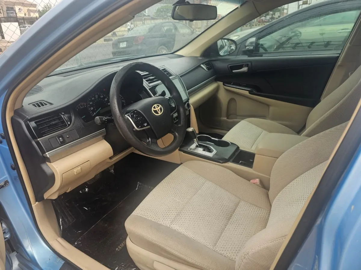 2013 Toyota camry - Image 2