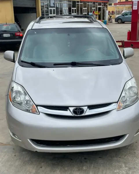 2008 Toyota Sienna model
