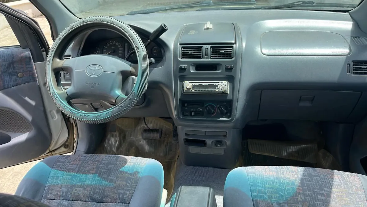 2000 Toyota Picnic model - Image 8