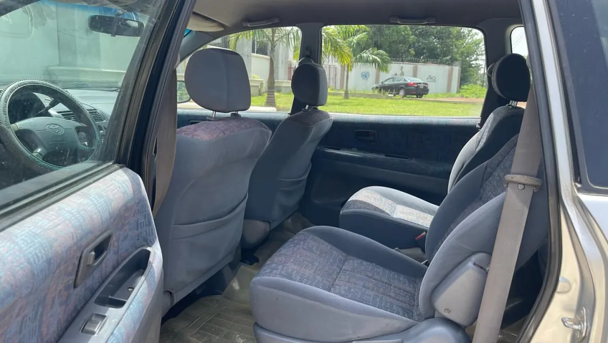 2000 Toyota Picnic model - Image 10