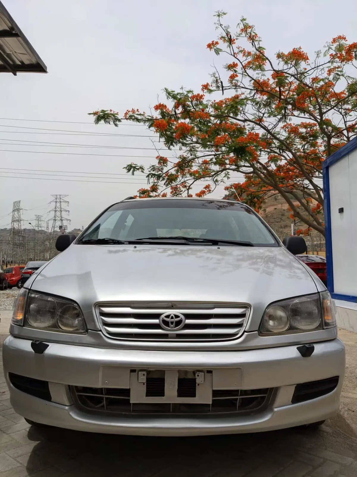 2005 Toyota picnic model. - Image 6