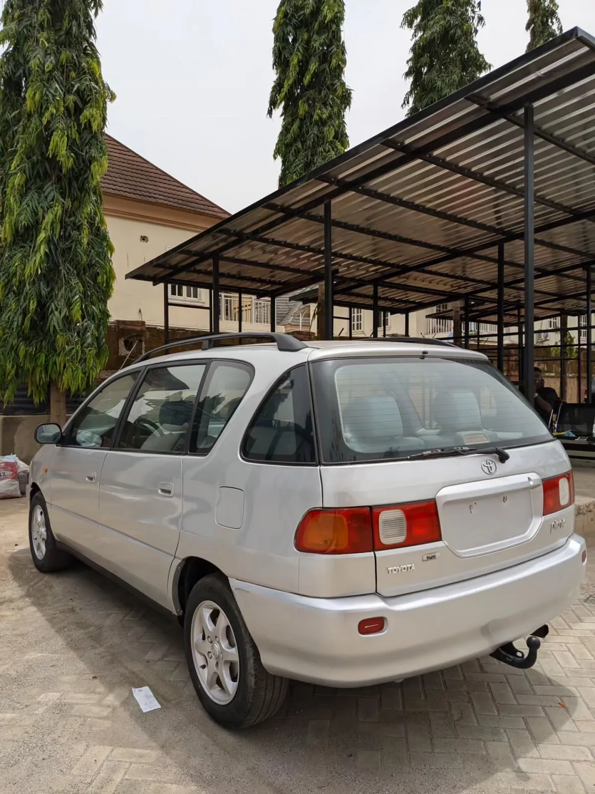 2005 Toyota picnic model. - Image 7