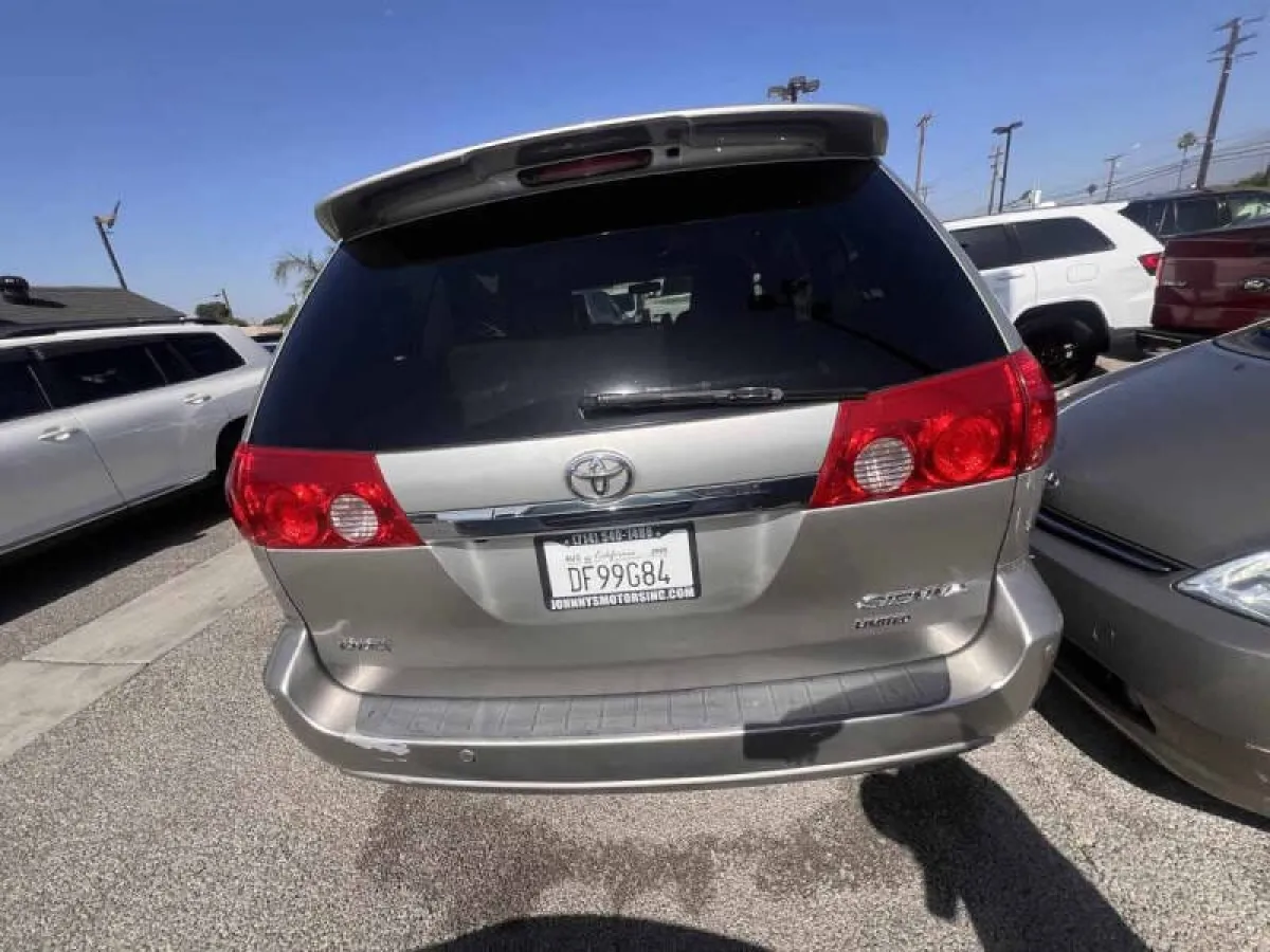 Clean Toyota sienna 2004 - Image 4