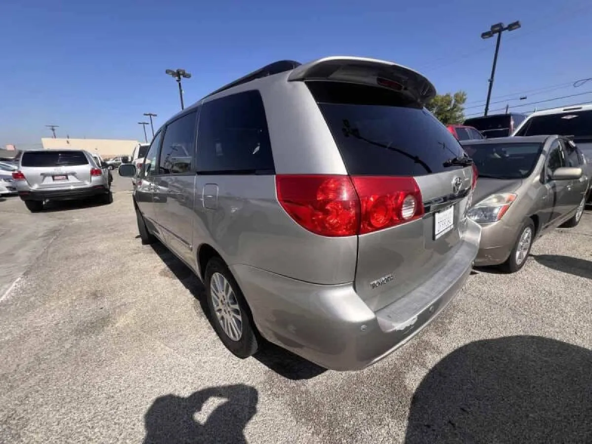 Clean Toyota sienna 2004 - Image 5