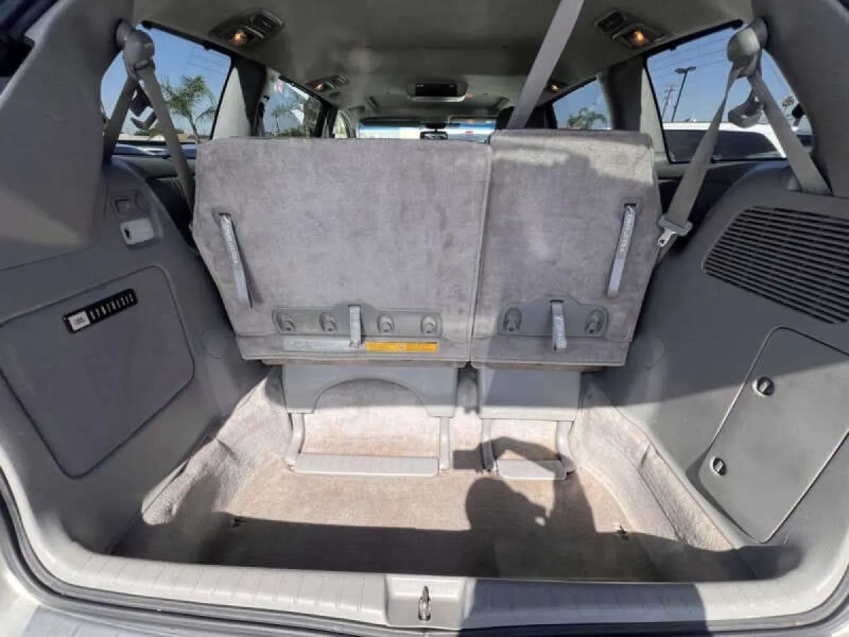 Clean Toyota sienna 2004 - Image 10