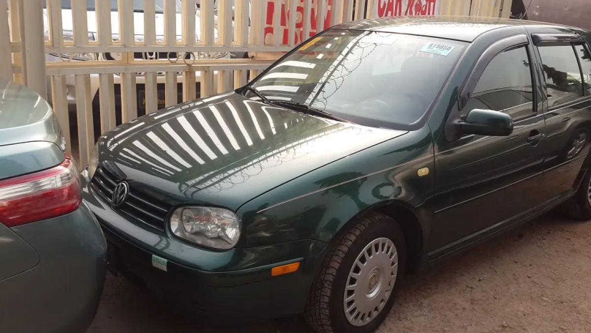 Clean Volkswagen Golf4 - Image 2