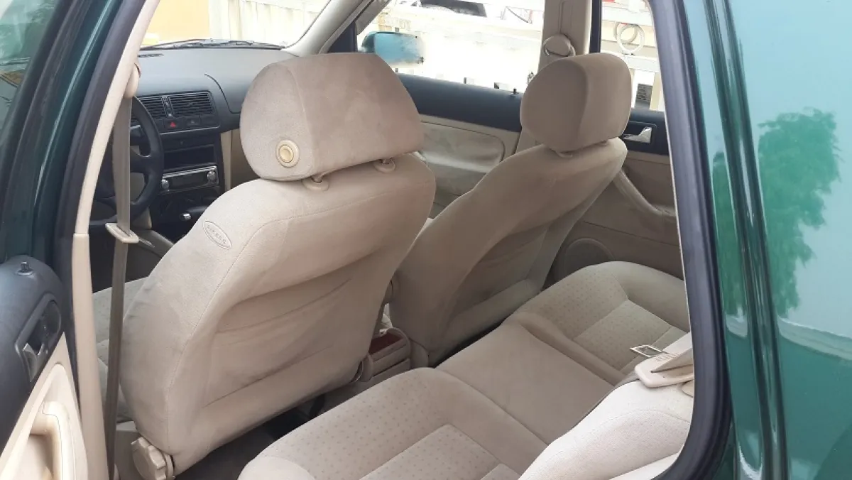Clean Volkswagen Golf4 - Image 4