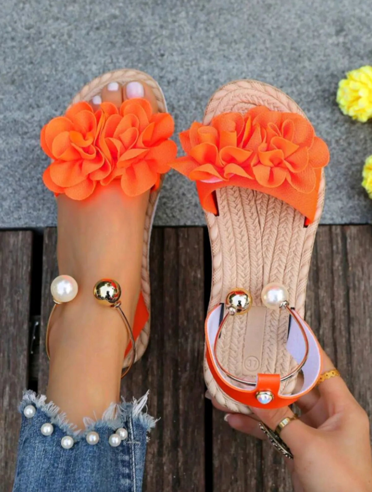 Women Beach Floral Lightweight Slip-on Sandals - Image 1