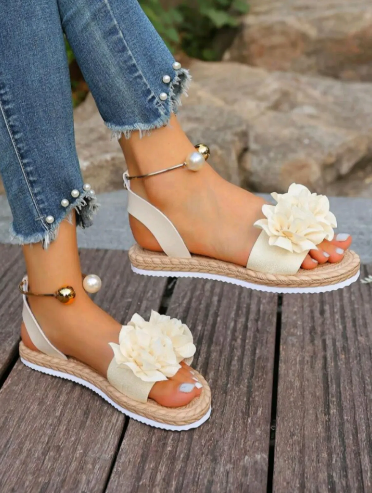 Women Beach Floral Lightweight Slip-on Sandals - Image 3