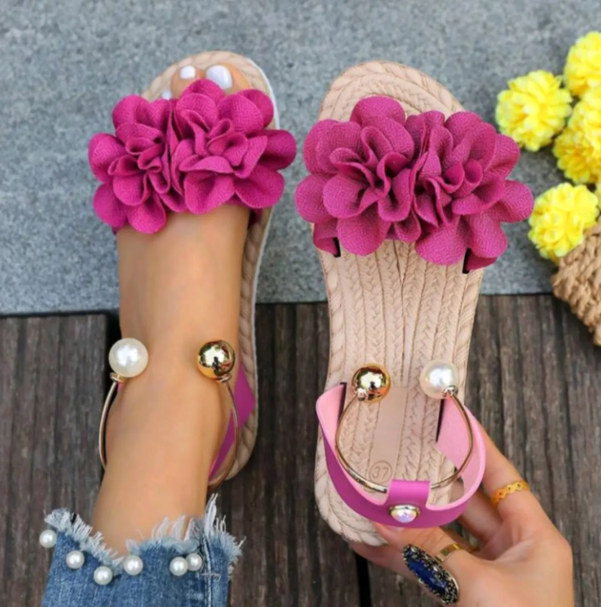 Women Beach Floral Lightweight Slip-on Sandals - Image 7