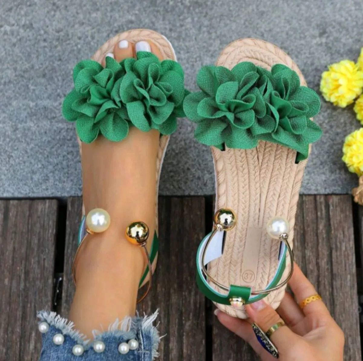 Women Beach Floral Lightweight Slip-on Sandals - Image 8