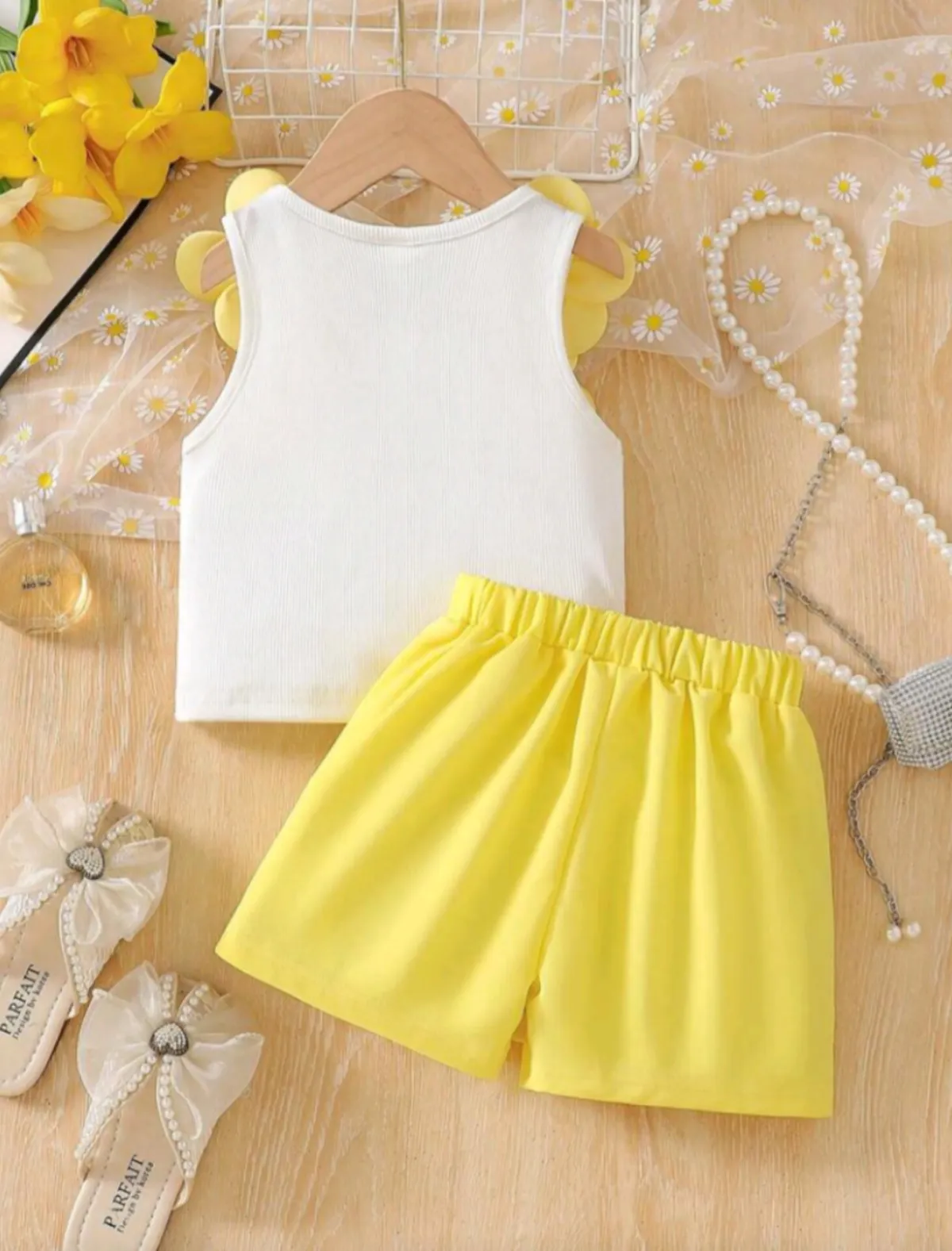 Kids 2pcs/Set Young Girls White Floral Beaded Top With Elastic Waist Shorts - Image 2