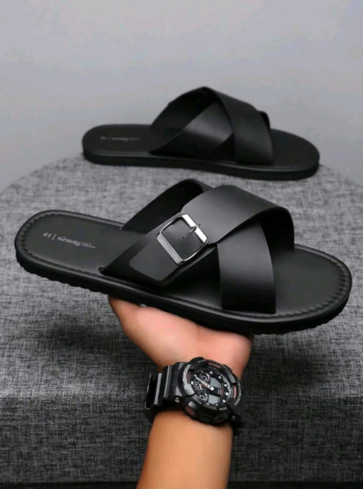 Fashionable Versatile Men's Slippers - Image 1