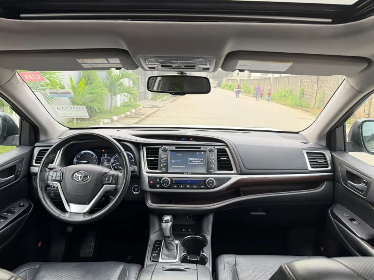 Foreign Used Toyota Highlander 2015 Limited Edition Full Option - Image 4
