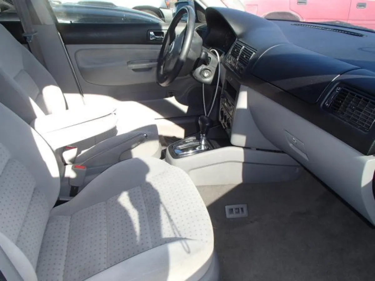 Clean Volkswagen Golf for sale - Image 6