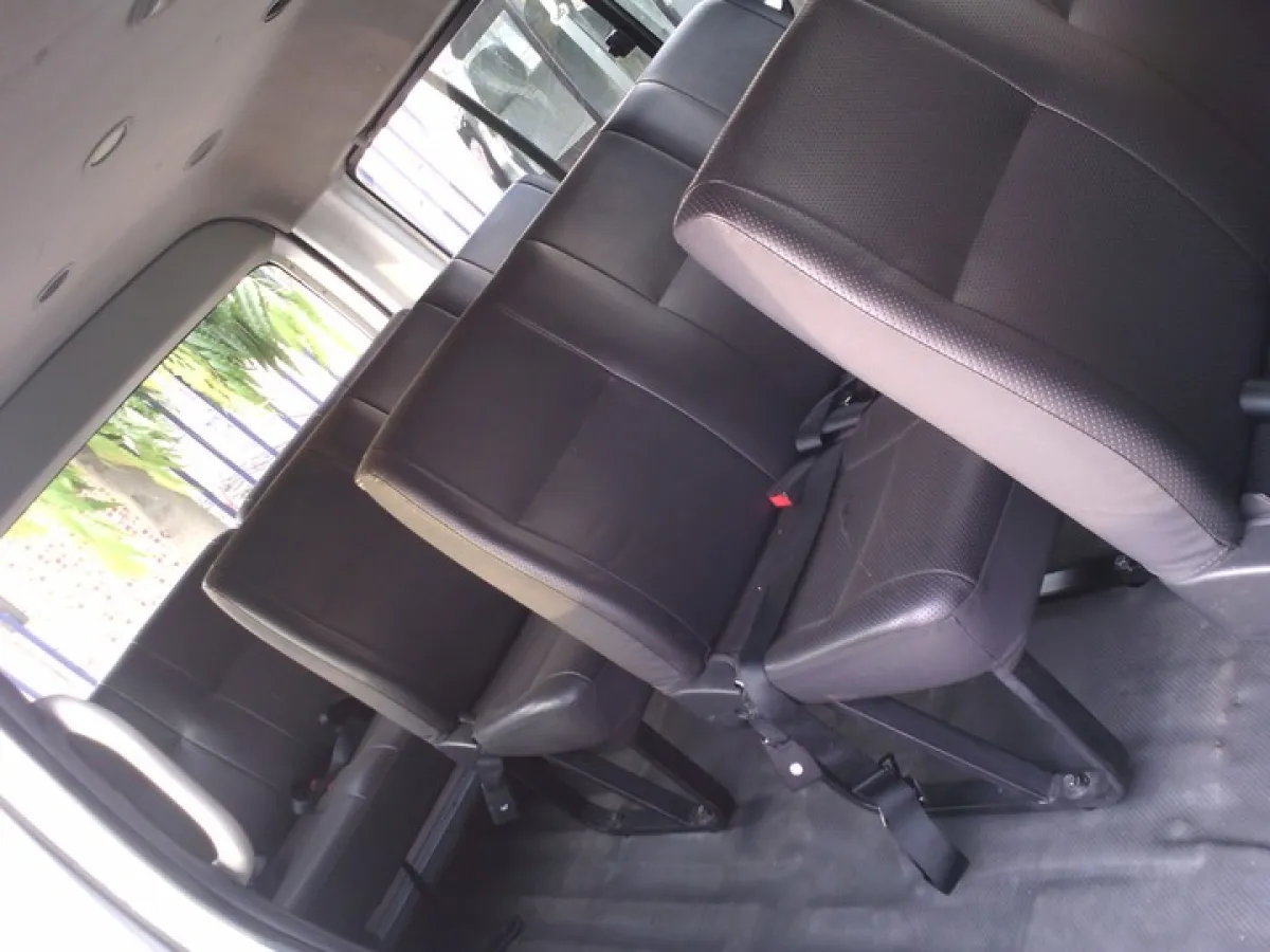 Clean Toyota HiAce Bus for sale - Image 4