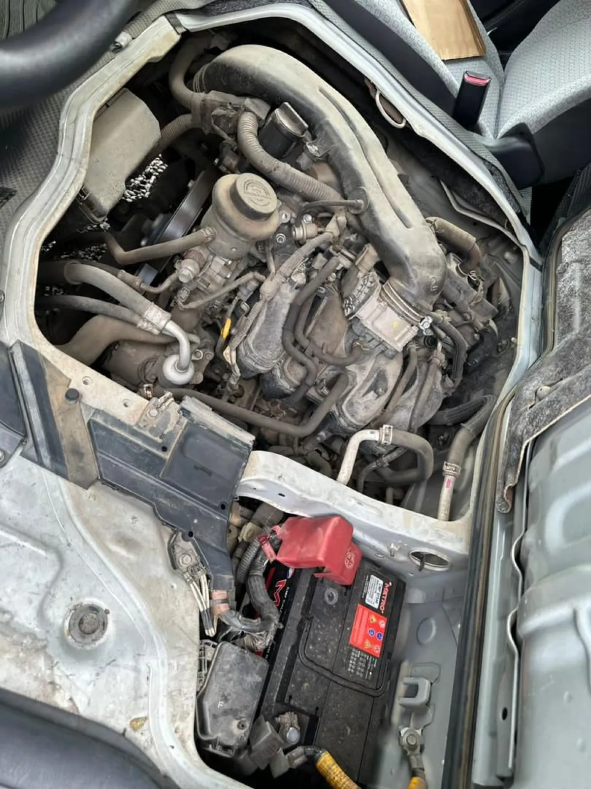 2014 Toyota HiAce bus - Image 3