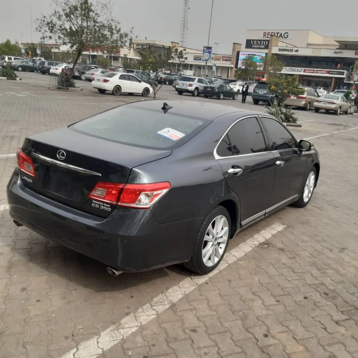 Neat Lexus Es350 - Image 1