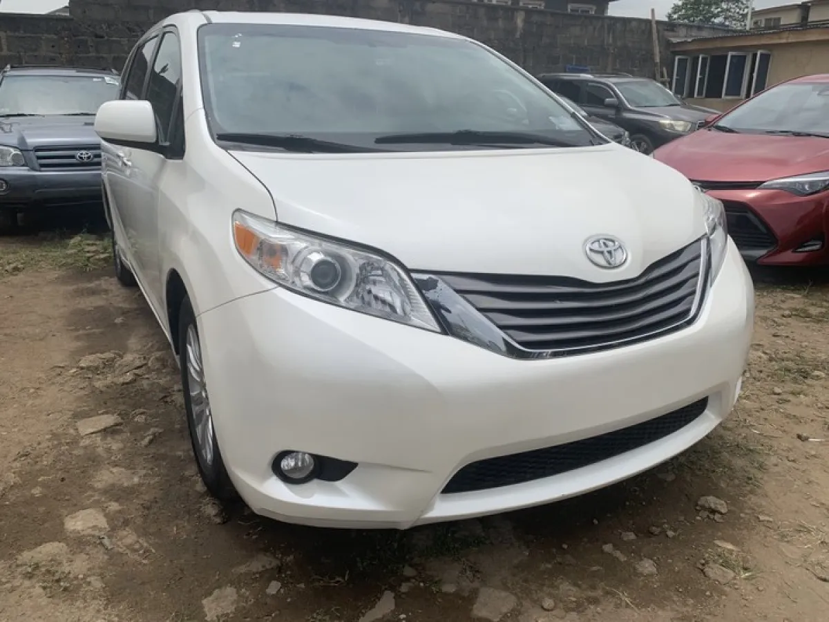 White Toyota Sienna for sale - Image 2