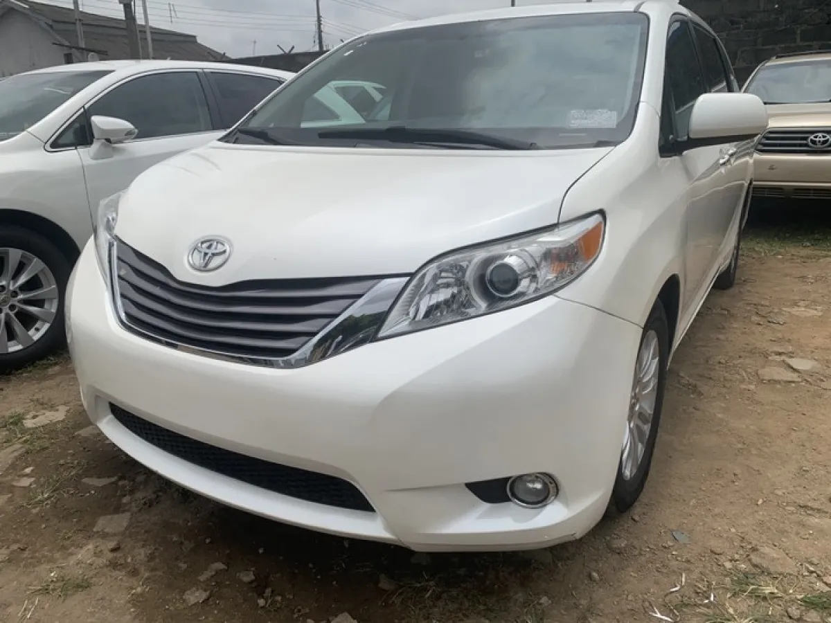 White Toyota Sienna for sale - Image 3
