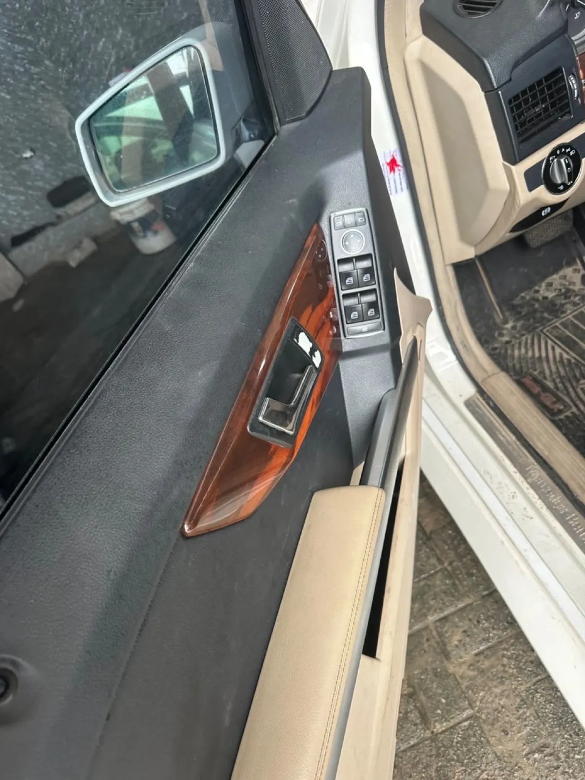 Clean Registered 2010 MB GLK350 4MATIC Full Option - Image 2