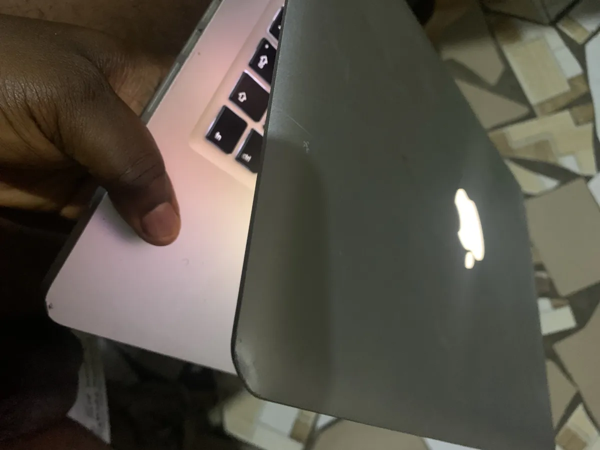 Mac book pro - Image 3