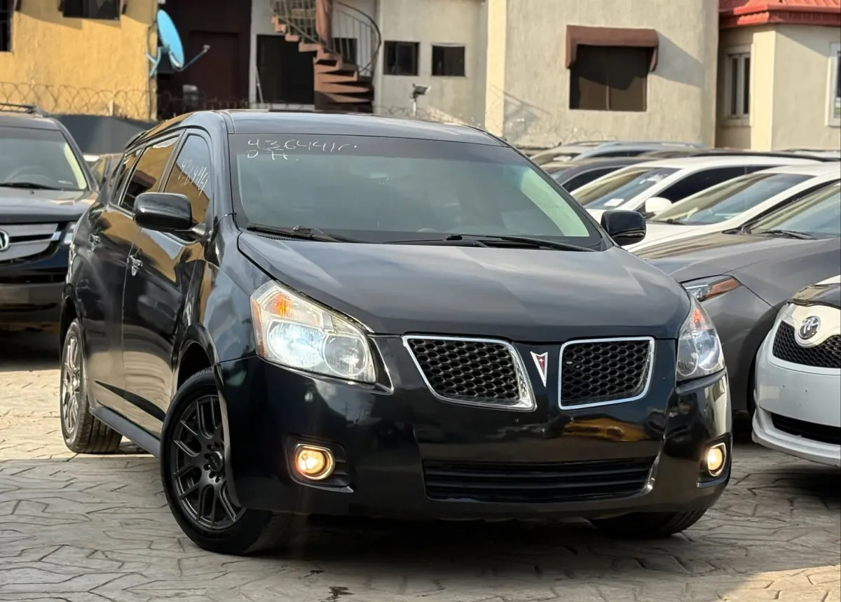 Super clean Pontiac vibe 2010 model for sale - Image 5
