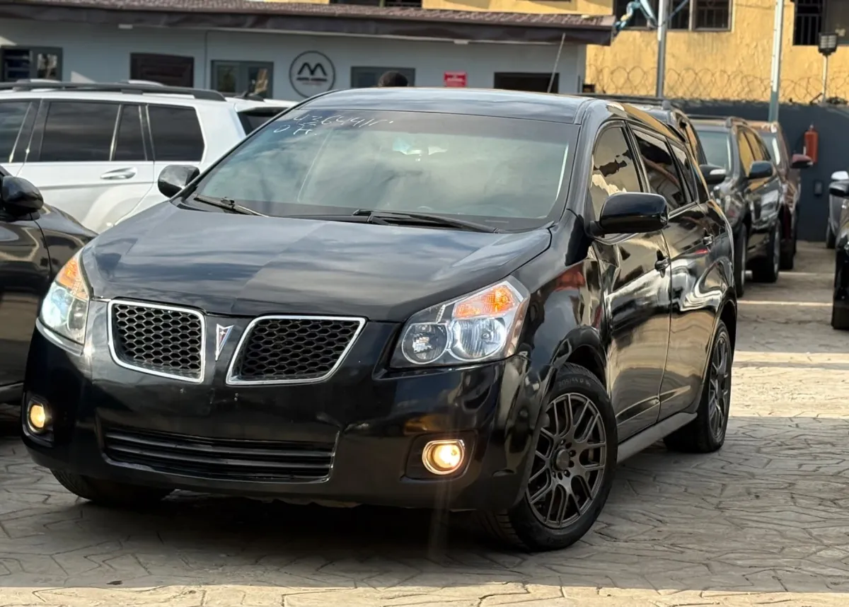 Super clean Pontiac vibe 2010 model for sale - Image 9