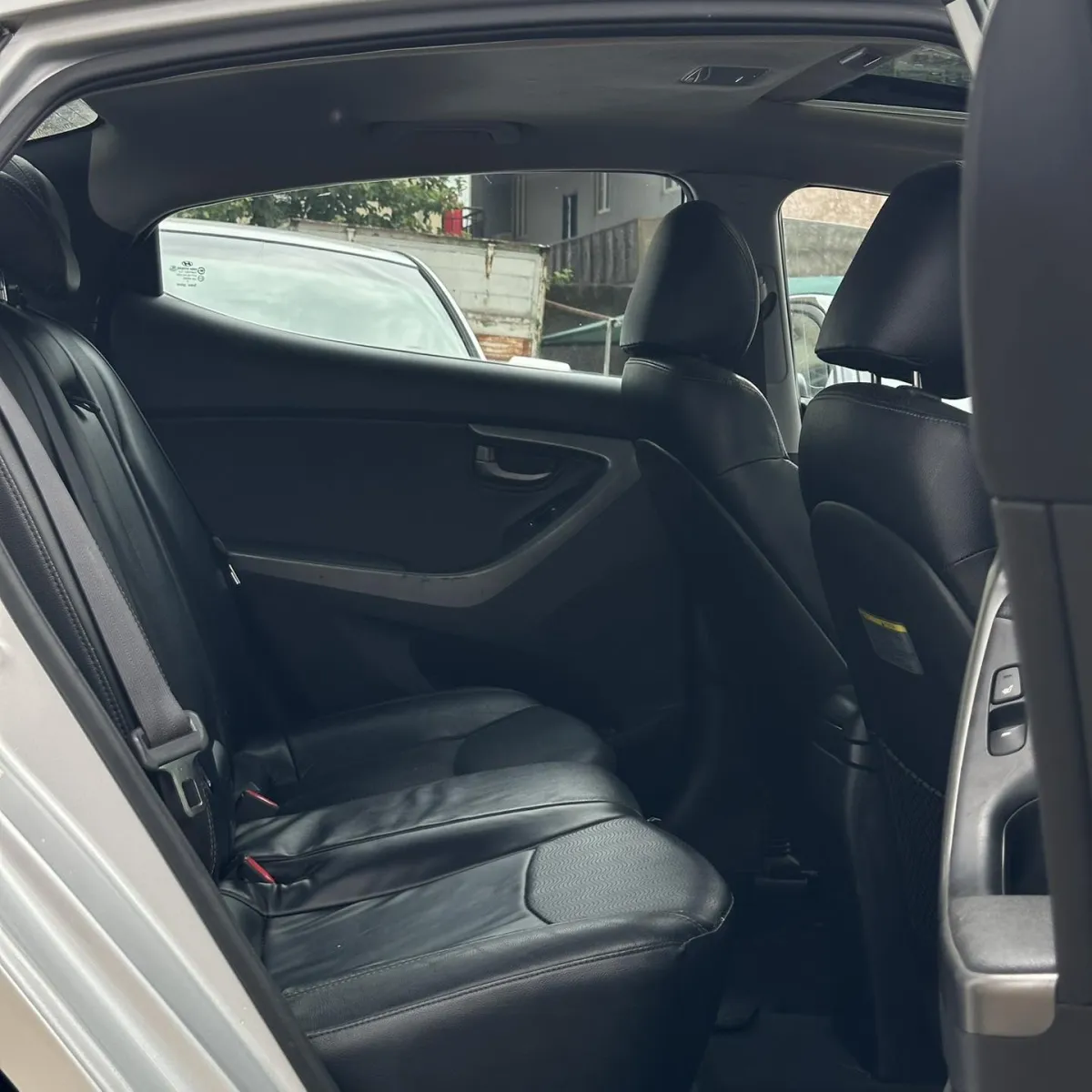 Hyundai Elantra For Sale - Image 4