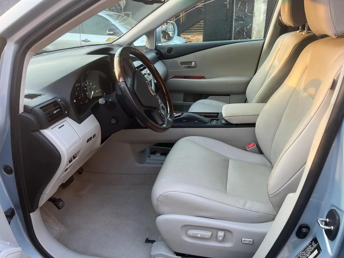 2010 Lexus RX 350 model - Image 5