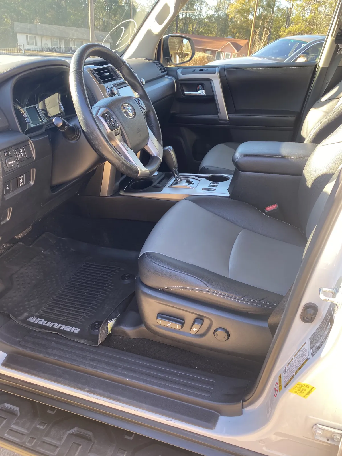 2018 Toyota 4Runner SR5 - Image 6