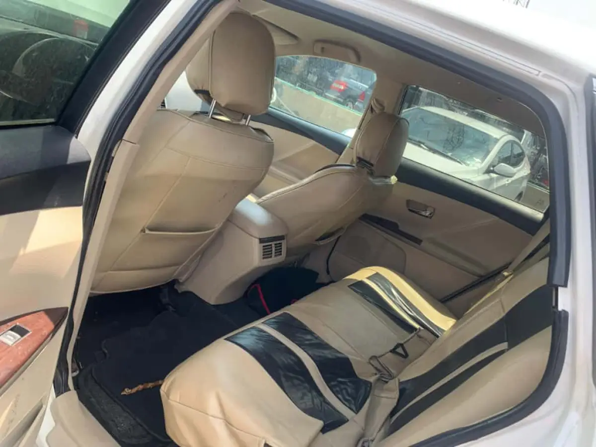 Toyota Venza 09 - Image 2