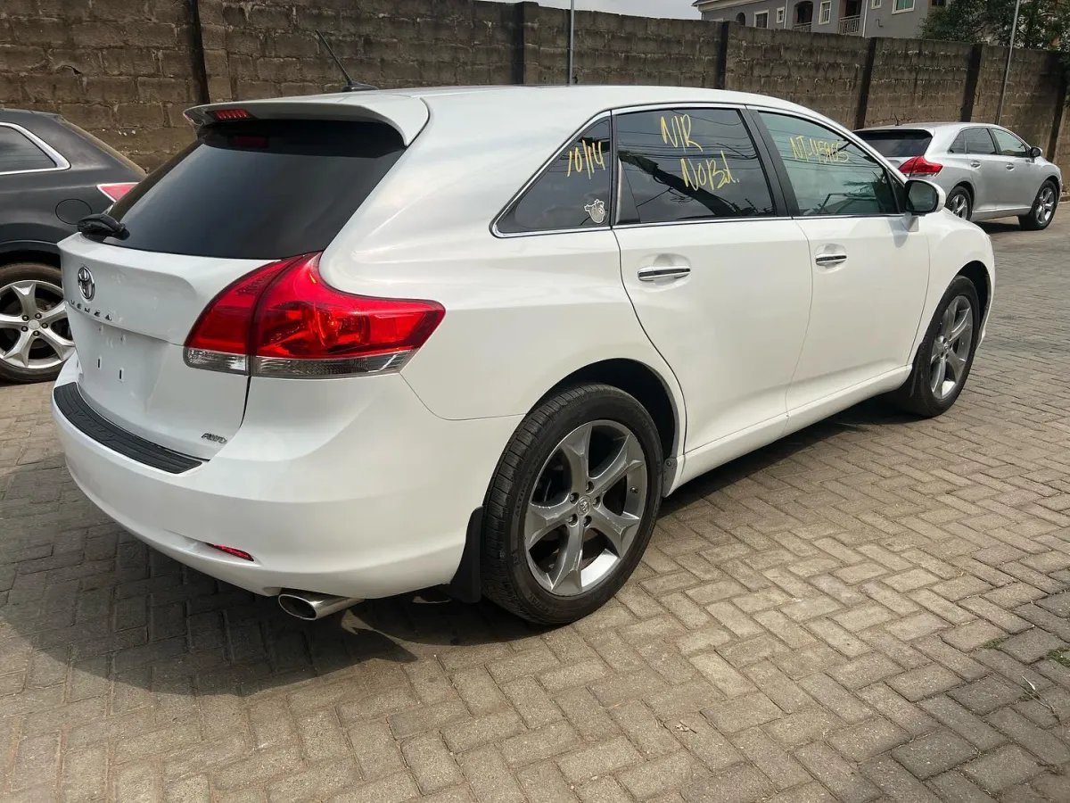 Model2010 toyota venza - Image 4