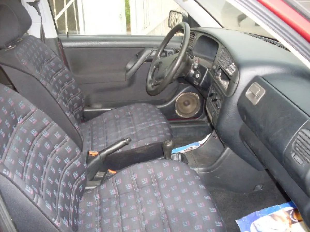 Clean red Volkswagen golf3 - Image 4