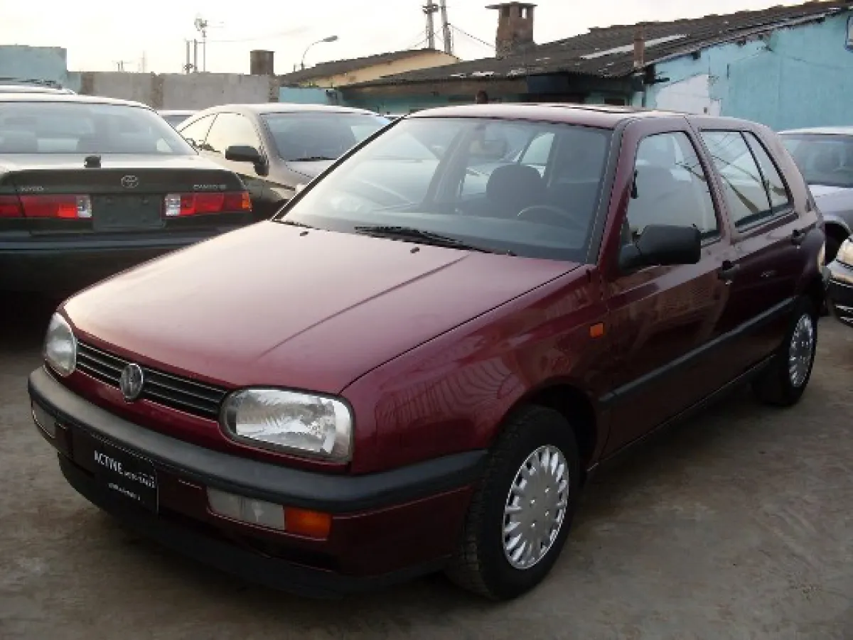 Clean red Volkswagen golf3 - Image 5