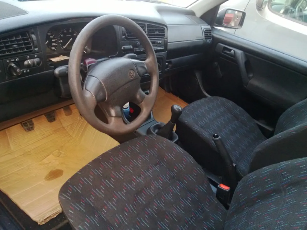 Neatly clean Volkswagen golf3 silver - Image 3
