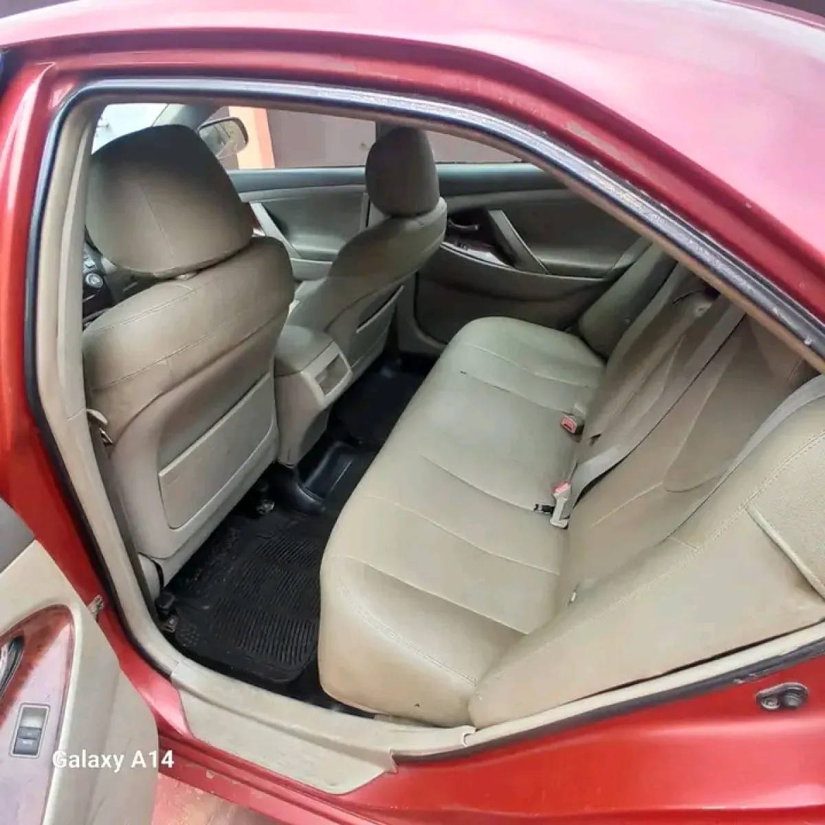 Very sharp Toyota Camry - Image 5